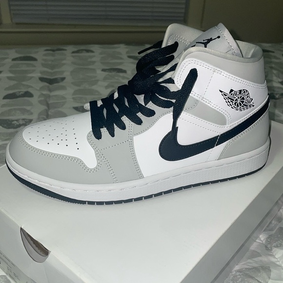 Jordan Shoes - WMNS AIR JORDAN 1 MID